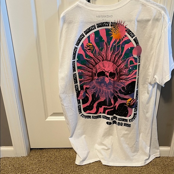 Chemistry White Sun Graphic Tee - Picture 3 of 3